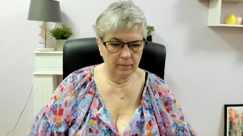 Snapshot of iris_xdesire chatting on 05-25-26, 06:08 I R I S online show from 05-25-26, 06:08