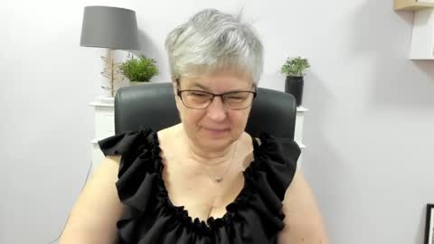 Snapshot of iris_xdesire chatting on 05-28-26, 06:32 I R I S online show from 05-28-26, 06:32