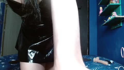 Snapshot of irisbell_ chatting on 06-21-26, 02:47 Camilla online show from 06-21-26, 02:47