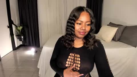 Snapshot of irismoon777 chatting on 10-18-25, 10:05 Rose  online show from 10-18-25, 10:05