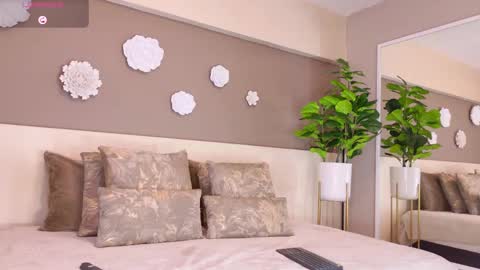 Snapshot of irisreid chatting on 05-23-26, 03:45 online show from 05-23-26, 03:45