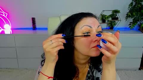 Iris online show from 03-18-26, 06:49