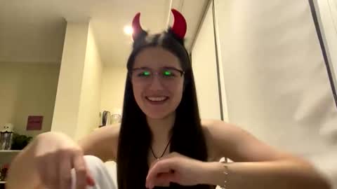 Snapshot of irisss31 chatting on 05-08-26, 06:24 irisss31 online show from 05-08-26, 06:24