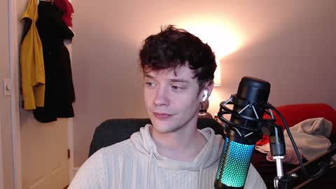 Snapshot of ironthud chatting on 12-11-24, 03:35 Sam online show from 12-11-24, 03:35