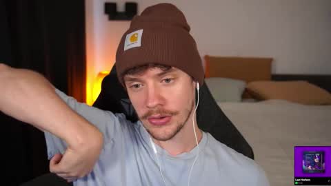 Snapshot of ironthud chatting on 09-22-25, 01:24 Sam online show from 09-22-25, 01:24