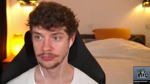 Snapshot of ironthud chatting on 09-23-25, 01:25 Sam online show from 09-23-25, 01:25