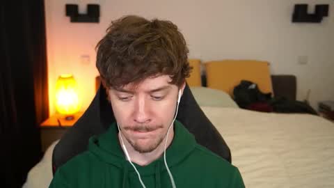 Snapshot of ironthud chatting on 10-05-25, 06:17 Sam online show from 10-05-25, 06:17