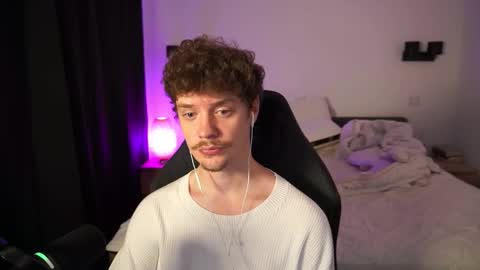 Snapshot of ironthud chatting on 10-09-25, 04:27 Sam online show from 10-09-25, 04:27