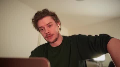 Snapshot of ironthud chatting on 10-25-25, 09:20 Sam online show from 10-25-25, 09:20