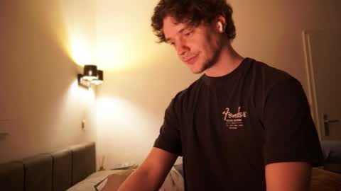 Snapshot of ironthud chatting on 11-21-25, 09:57 Sam online show from 11-21-25, 09:57