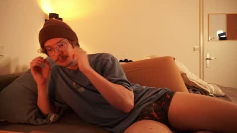 Sam online show from 04-17-26, 07:39