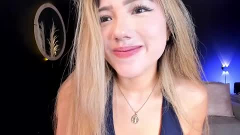 Snapshot of isa_cortes_ chatting on 04-17-26, 01:36 Isa Cortes online show from 04-17-26, 01:36