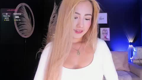 Snapshot of isa_cortes_ chatting on 05-16-26, 10:41 Isa Cortes online show from 05-16-26, 10:41