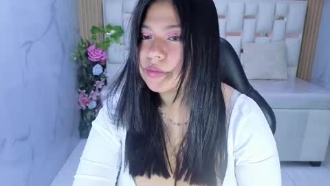 Snapshot of isa_s chatting on 05-27-26, 01:08 Isa online show from 05-27-26, 01:08