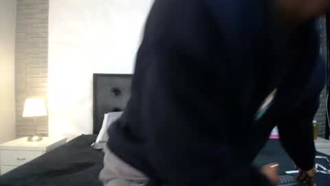 Snapshot of isaak_salomee chatting on 06-10-26, 12:37 isaak_salomee online show from 06-10-26, 12:37