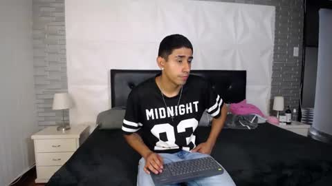 Snapshot of isaak_salomee chatting on 06-11-26, 12:36 isaak_salomee online show from 06-11-26, 12:36