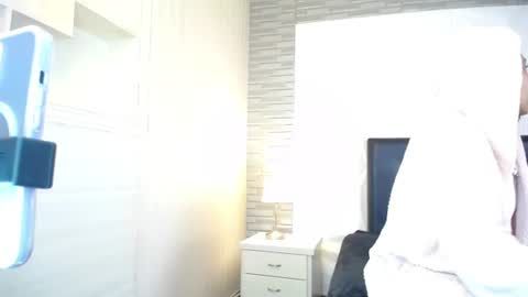 Snapshot of isaak_salomee chatting on 06-13-26, 12:03 isaak_salomee online show from 06-13-26, 12:03