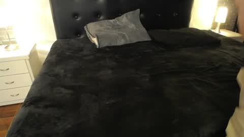 Snapshot of isaak_salomee chatting on 06-27-26, 12:22 isaak_salomee online show from 06-27-26, 12:22