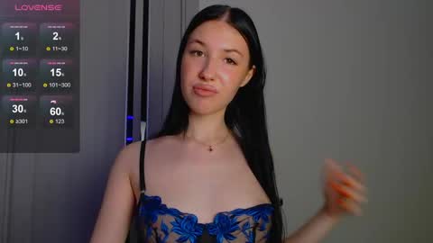 Snapshot of isabel_fontana chatting on 05-26-26, 03:52 Bella online show from 05-26-26, 03:52