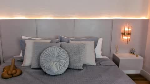 Isa online show from 10-08-25, 01:25