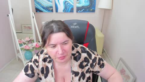 Snapshot of isabelabell chatting on 01-25-25, 12:58 Isabela online show from 01-25-25, 12:58