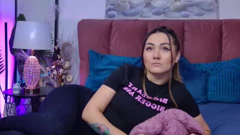 Snapshot of isabelasasha chatting on 02-12-25, 07:13 Isa online show from 02-12-25, 07:13