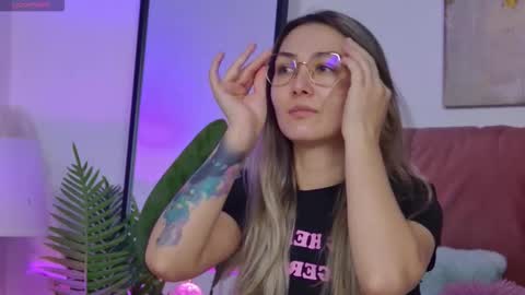 Snapshot of isabelasasha chatting on 11-14-25, 06:34 Isa online show from 11-14-25, 06:34