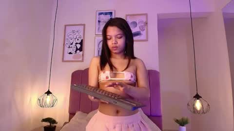 isabelgh_ online show from 10-10-25, 03:49
