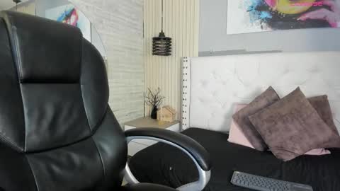 Snapshot of isabella__lux chatting on 02-18-26, 08:27 Isa online show from 02-18-26, 08:27