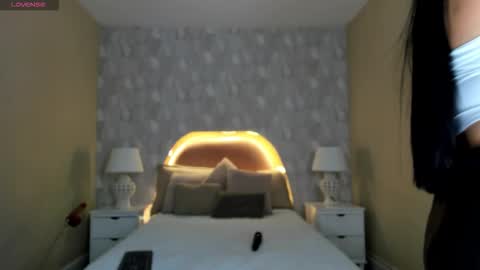 Snapshot of isabella__milf chatting on 03-01-26, 12:18 isabella__milf online show from 03-01-26, 12:18