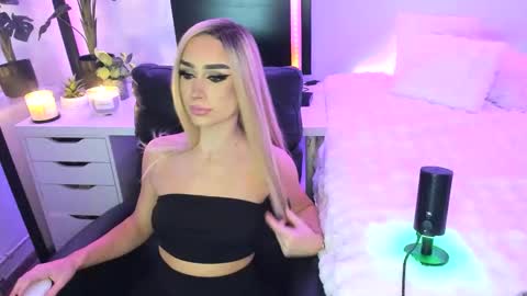 Snapshot of isabella_babyyy chatting on 11-06-25, 06:09 Isabella Baby online show from 11-06-25, 06:09