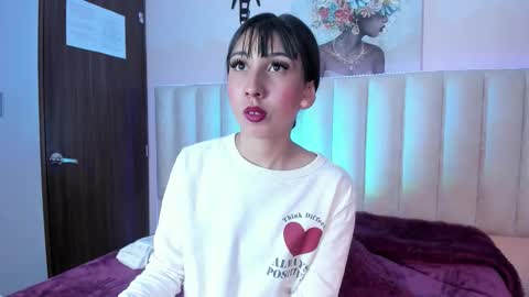 isabella_crofts online show from 12-23-25, 03:04