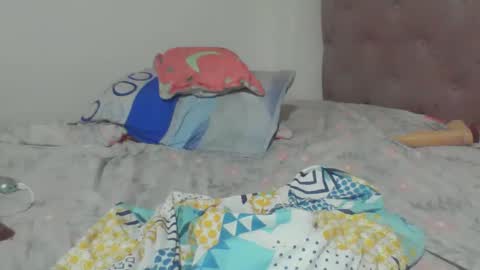 Snapshot of isabella_crown chatting on 02-14-25, 03:00 isabella online show from 02-14-25, 03:00