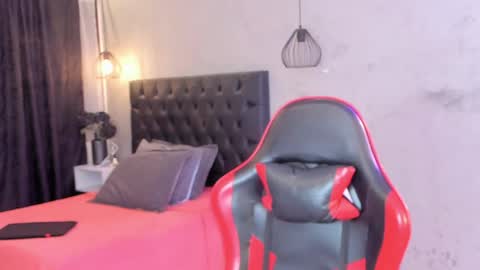 Snapshot of isabella_nowa chatting on 04-22-26, 11:45 Isabella Nowa online show from 04-22-26, 11:45
