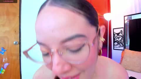 Isabella Your Queen  online show from 03-21-26, 01:21