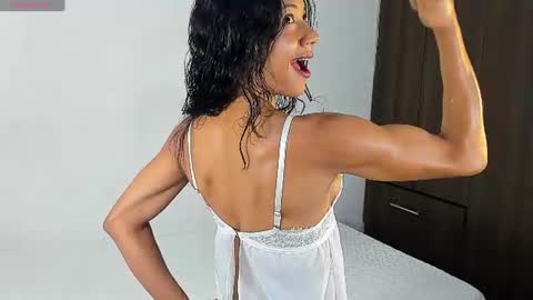 Snapshot of isabella_savina chatting on 06-25-26, 11:31 Isabella online show from 06-25-26, 11:31