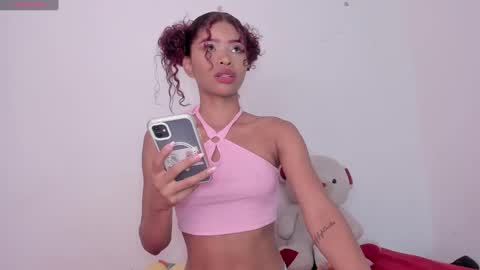 Snapshot of isabella_sex18 chatting on 01-06-25, 05:30 isabella online show from 01-06-25, 05:30