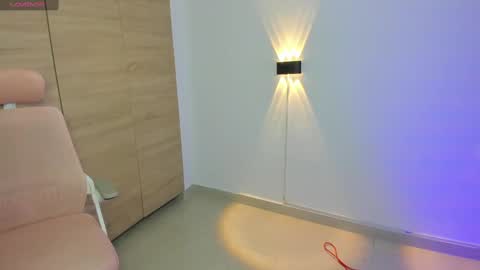 Snapshot of isabella_thomsonp chatting on 03-11-25, 08:53 Isabella Thompson online show from 03-11-25, 08:53