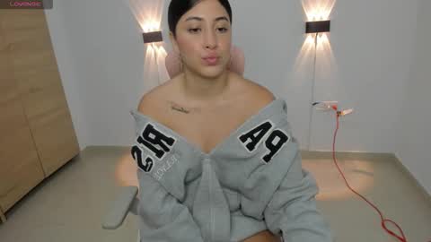 Snapshot of isabella_thomsonp chatting on 10-14-25, 09:04 Isabella Thompson online show from 10-14-25, 09:04