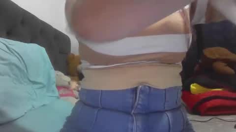 isabellaa_hills_ online show from 04-30-26, 09:19