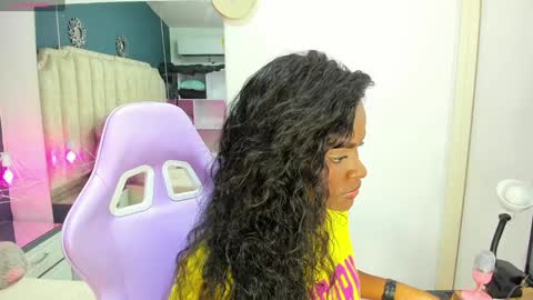 Snapshot of isabellabroms21 chatting on 01-04-25, 08:48 v online show from 01-04-25, 08:48