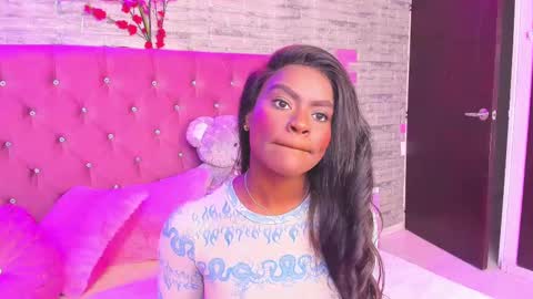 Snapshot of isabellabroms21 chatting on 02-09-25, 08:24 v online show from 02-09-25, 08:24