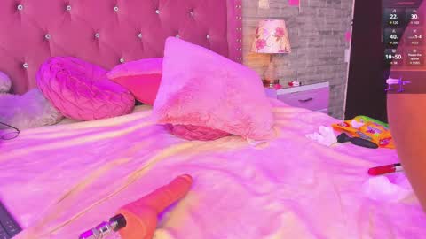 Snapshot of isabellabroms21 chatting on 02-10-25, 05:47 v online show from 02-10-25, 05:47