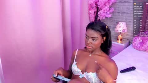 Snapshot of isabellabroms21 chatting on 03-06-25, 01:37 v online show from 03-06-25, 01:37