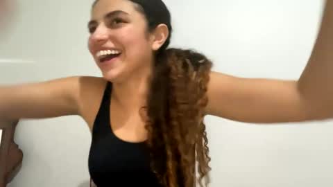 Snapshot of isabellakoffs chatting on 12-27-24, 01:00 Isabella.. back again online show from 12-27-24, 01:00