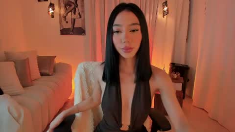 Snapshot of isabellalux_ chatting on 06-22-26, 04:15 ISABELLA online show from 06-22-26, 04:15
