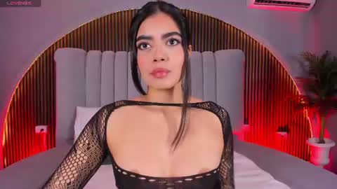 Snapshot of isabellax21 chatting on 07-17-26, 04:19 Isa online show from 07-17-26, 04:19
