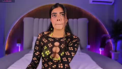 Snapshot of isabellax21 chatting on 07-19-26, 04:05 Isa online show from 07-19-26, 04:05
