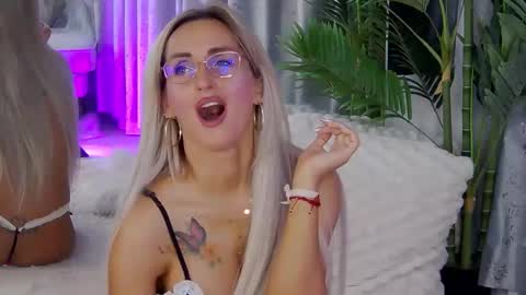 Snapshot of isabelleethan chatting on 05-23-26, 02:06 IsabelleEthan online show from 05-23-26, 02:06