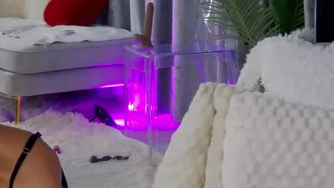 Snapshot of isabelleethan chatting on 06-12-26, 02:10 IsabelleEthan online show from 06-12-26, 02:10